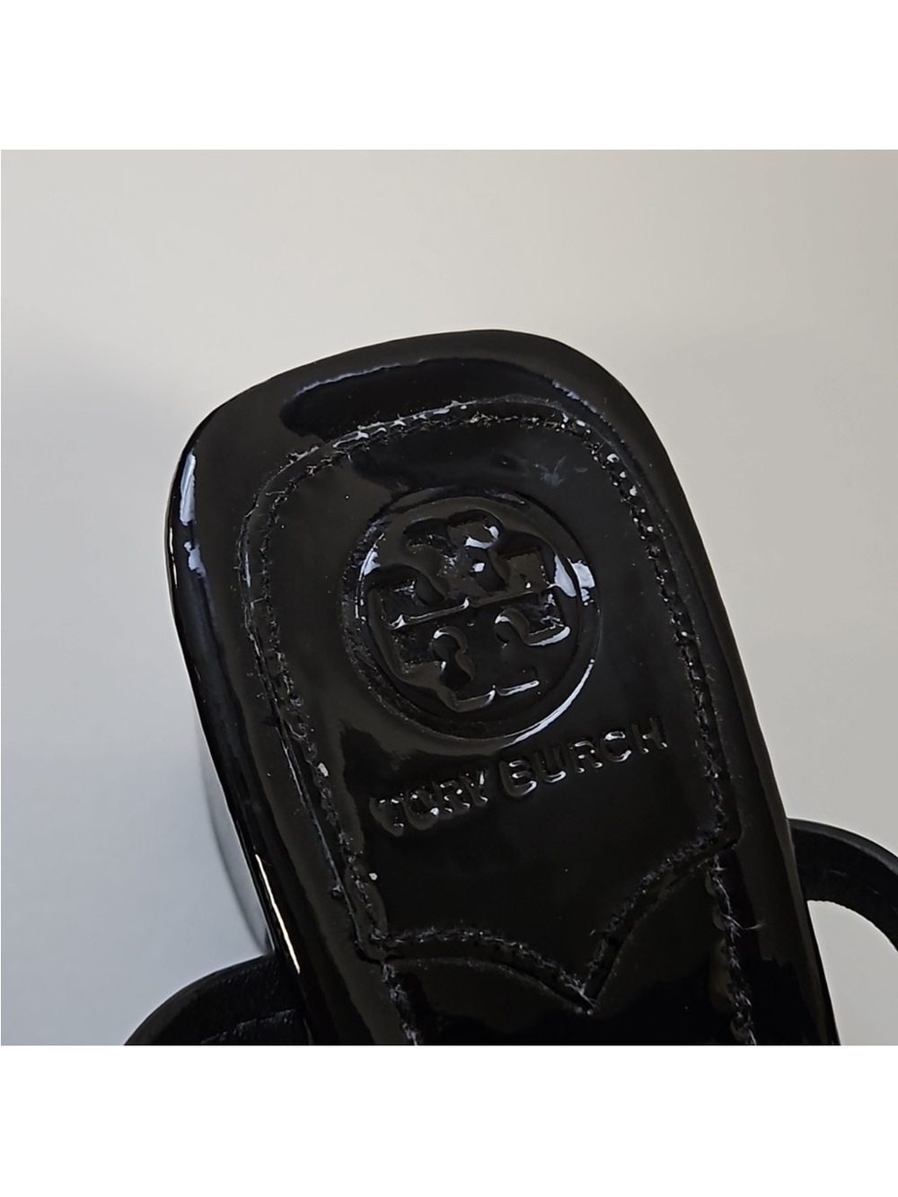 Tory Burch Miller black T-strap block heel sandals women's size 9.5 NEW - Picture 2 of 10